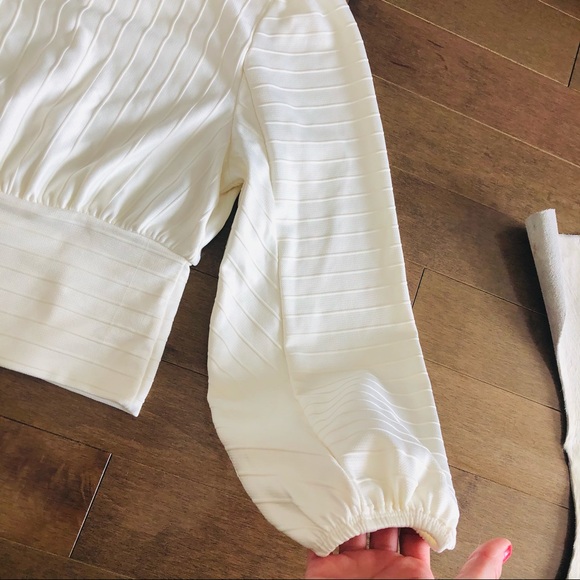 2/20 - | H&M | Puffy sleeve blouse - Picture 7 of 11